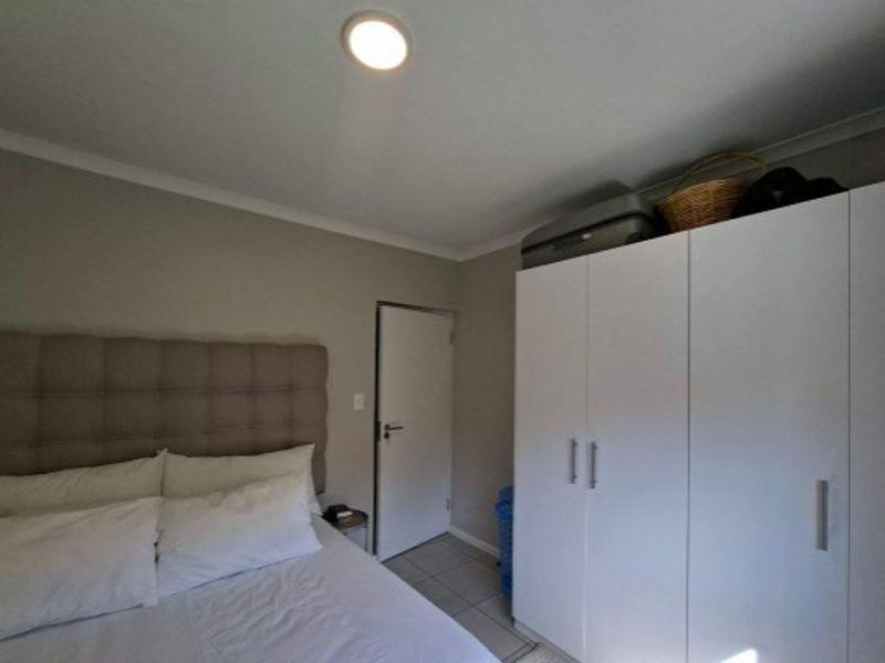 Stylish Ground Floor Apartment To Rent in Waterfall, KwaZulu Natal - Photo 8