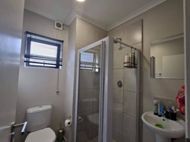 Stylish Ground Floor Apartment To Rent in Waterfall, KwaZulu Natal - Photo 6