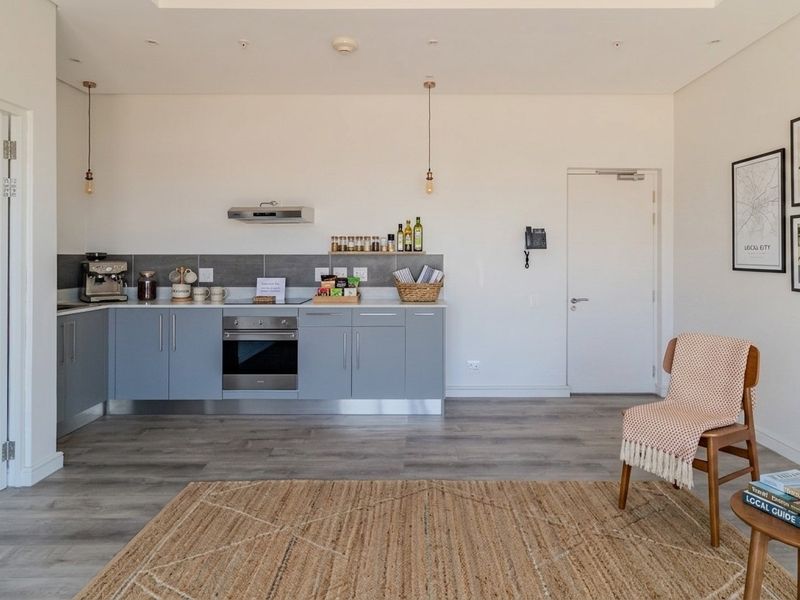 Unfurnished One Bedroom Apartment for Rent in CBD - Photo 2