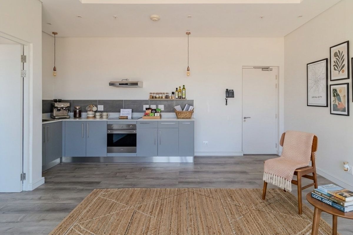 Unfurnished One Bedroom Apartment for Rent in CBD - Photo 2