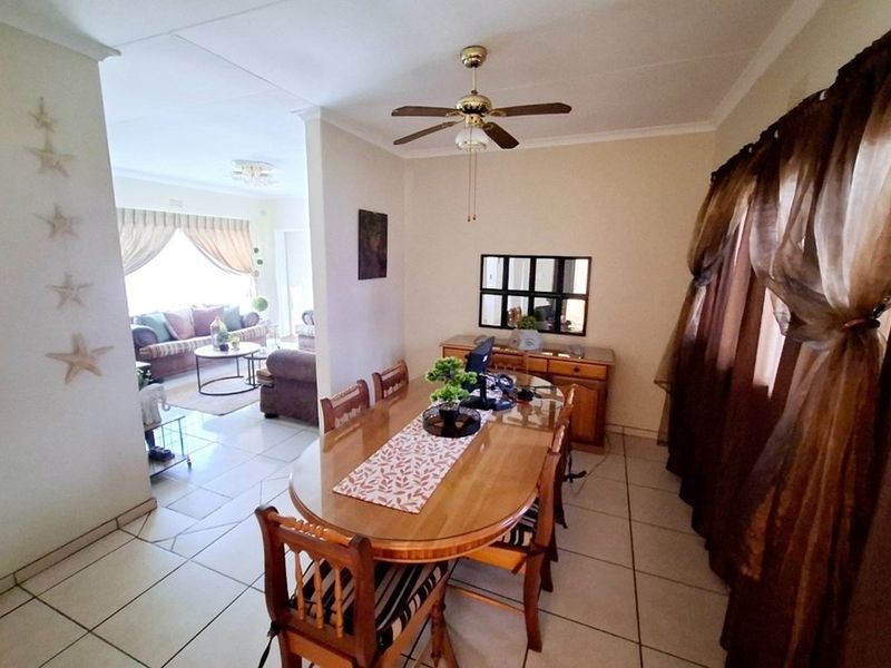 Family Rental with Pool in a Prime Kanonkop Location - Photo 5