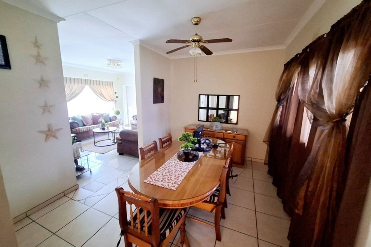 Family Rental with Pool in a Prime Kanonkop Location - Photo 5