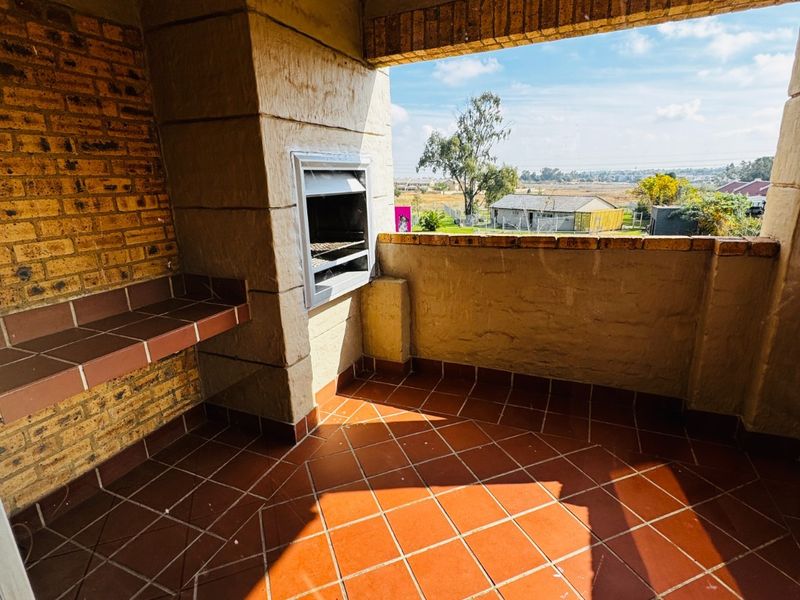 3-bedroom ,2 Bathroom apartment for rent in Carlswald - Photo 6