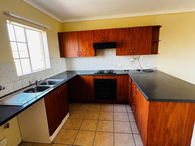 3-bedroom ,2 Bathroom apartment for rent in Carlswald - Photo 2
