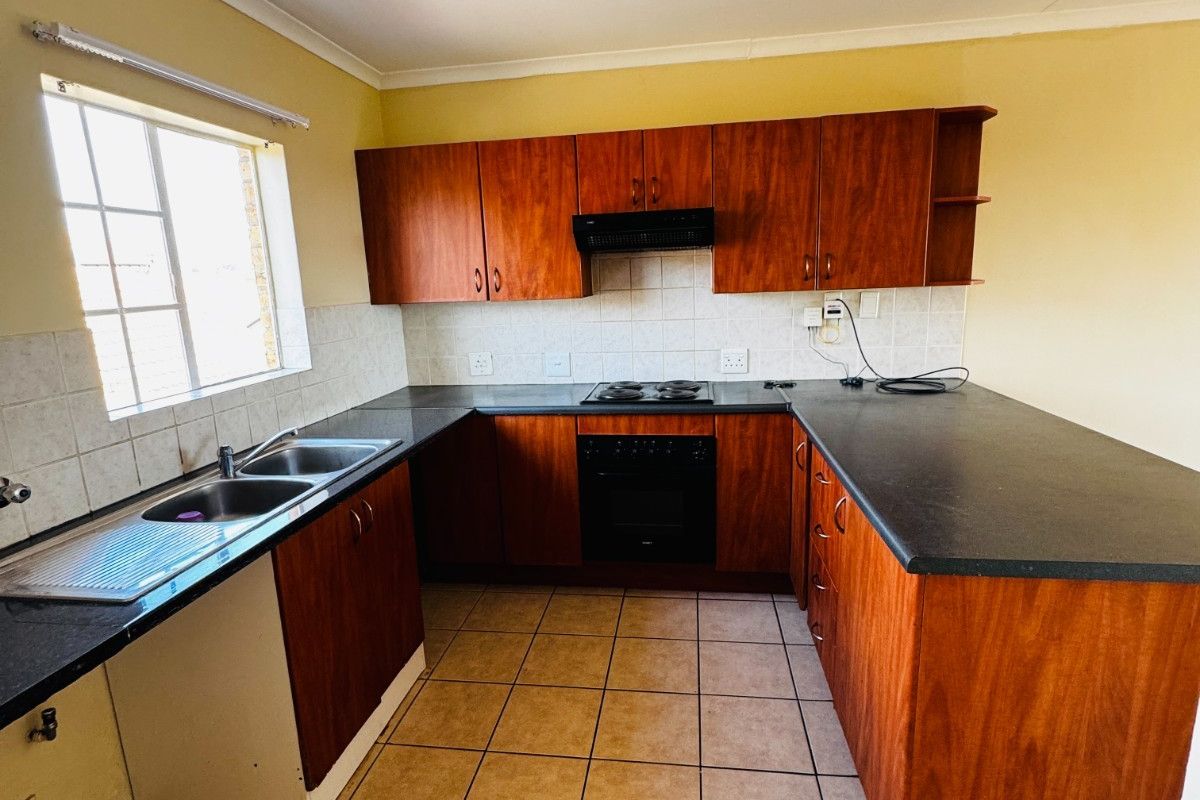 3-bedroom ,2 Bathroom apartment for rent in Carlswald - Photo 2