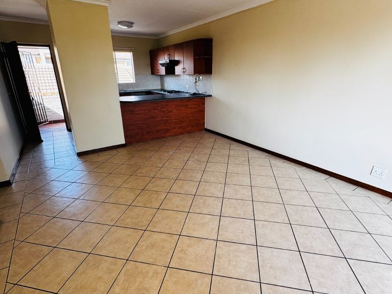 3-bedroom ,2 Bathroom apartment for rent in Carlswald - Photo 4