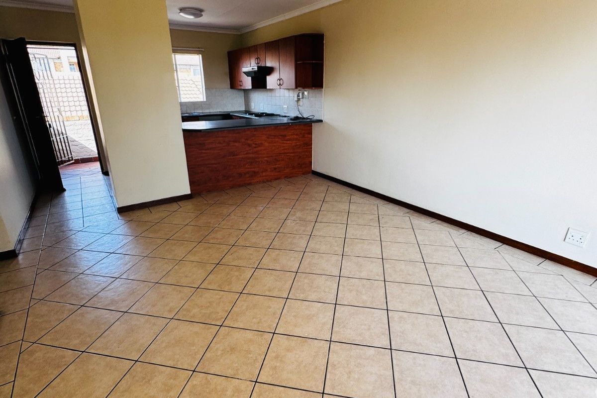 3-bedroom ,2 Bathroom apartment for rent in Carlswald - Photo 4