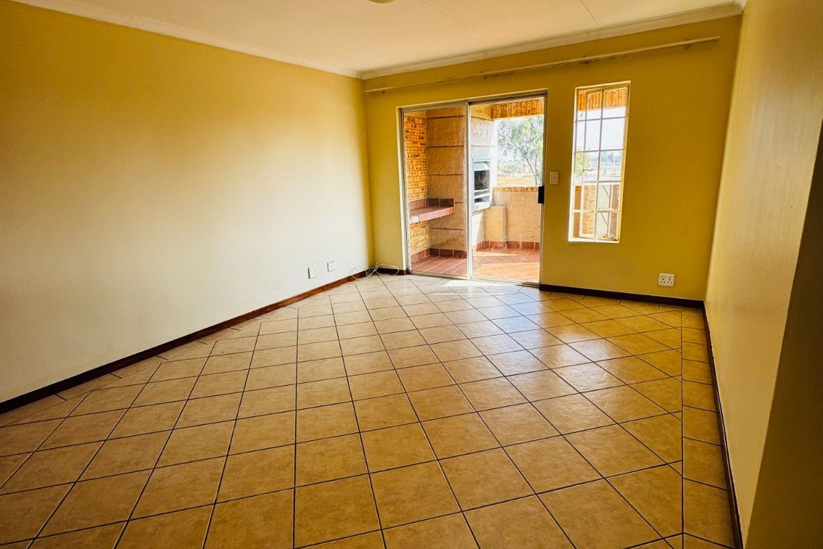3-bedroom ,2 Bathroom apartment for rent in Carlswald - Photo 5