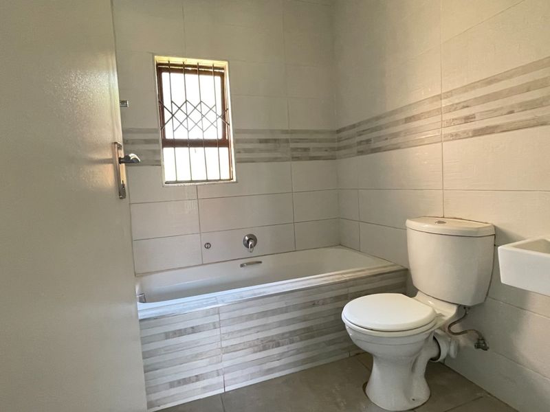 Apartment For Sale in Amorosa, Roodepoort - Photo 9