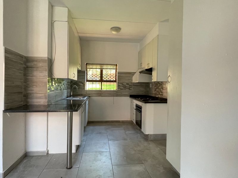 Apartment For Sale in Amorosa, Roodepoort - Photo 3