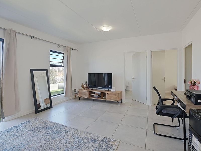 Apartment For Sale in Rivergate, Milnerton - Photo 3