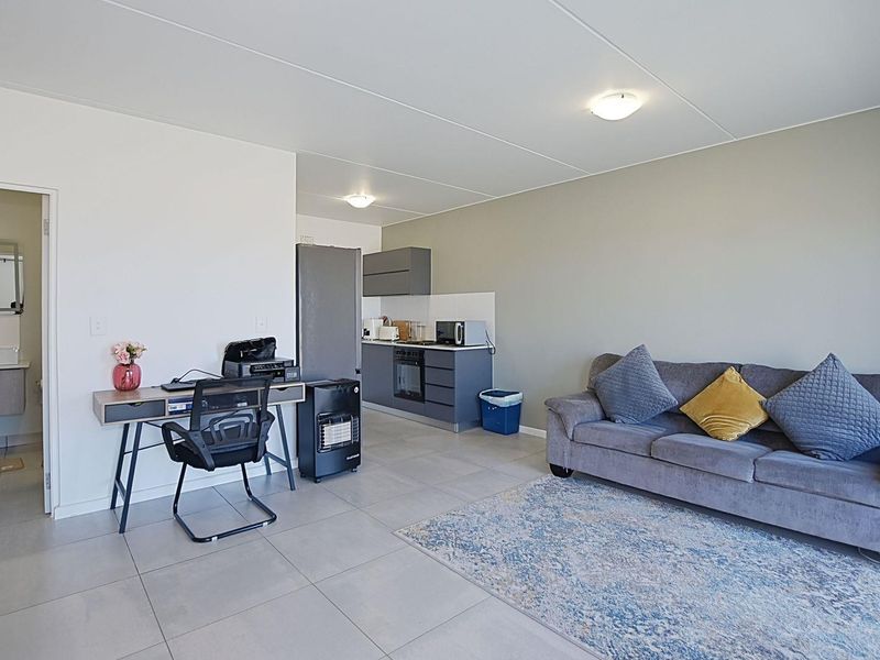 Apartment For Sale in Rivergate, Milnerton - Photo 4