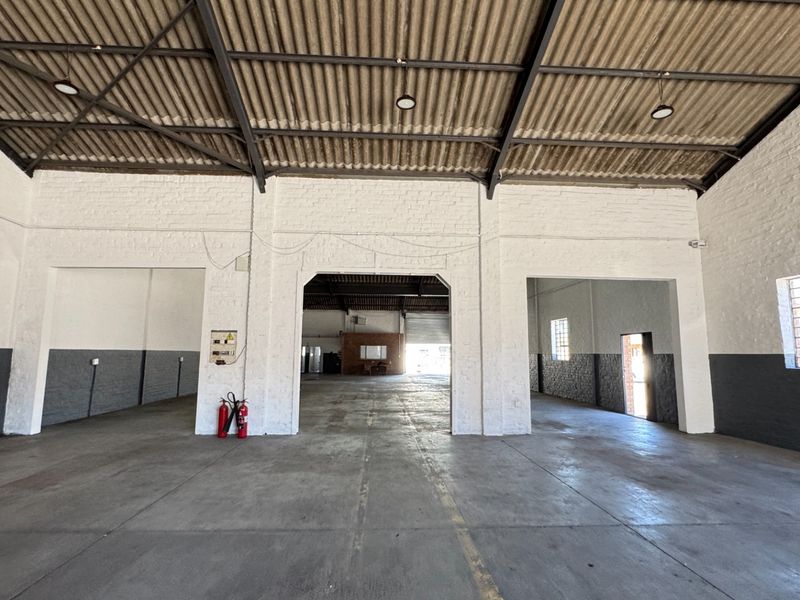 Prime Located  2,500m2 Warehouse To Let in Montague Gardens, Cape Town |  1,500m2 Secure Yard - Photo 10