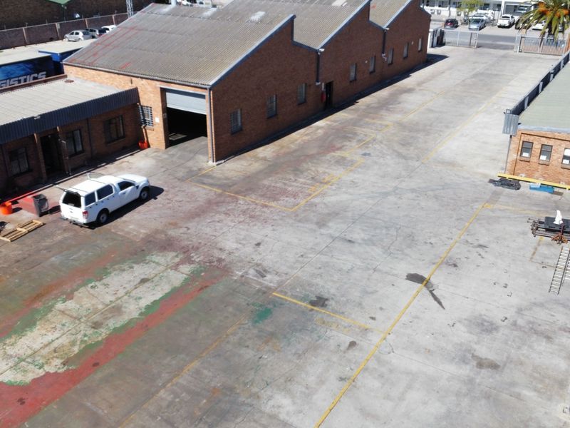 Prime Located  2,500m2 Warehouse To Let in Montague Gardens, Cape Town |  1,500m2 Secure Yard - Photo 2