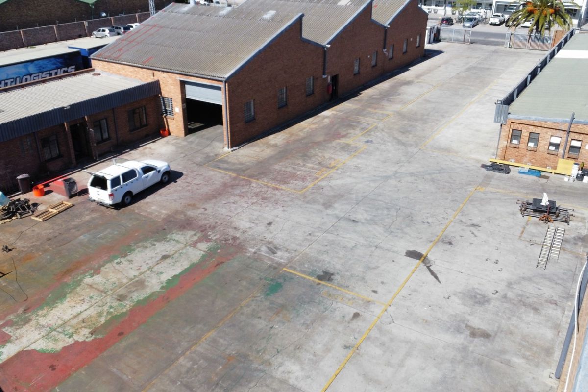 Prime Located  2,500m2 Warehouse To Let in Montague Gardens, Cape Town |  1,500m2 Secure Yard - Photo 2