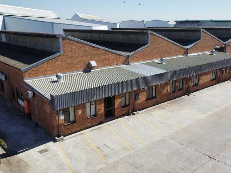 Prime Located  2,500m2 Warehouse To Let in Montague Gardens, Cape Town |  1,500m2 Secure Yard - Photo 3