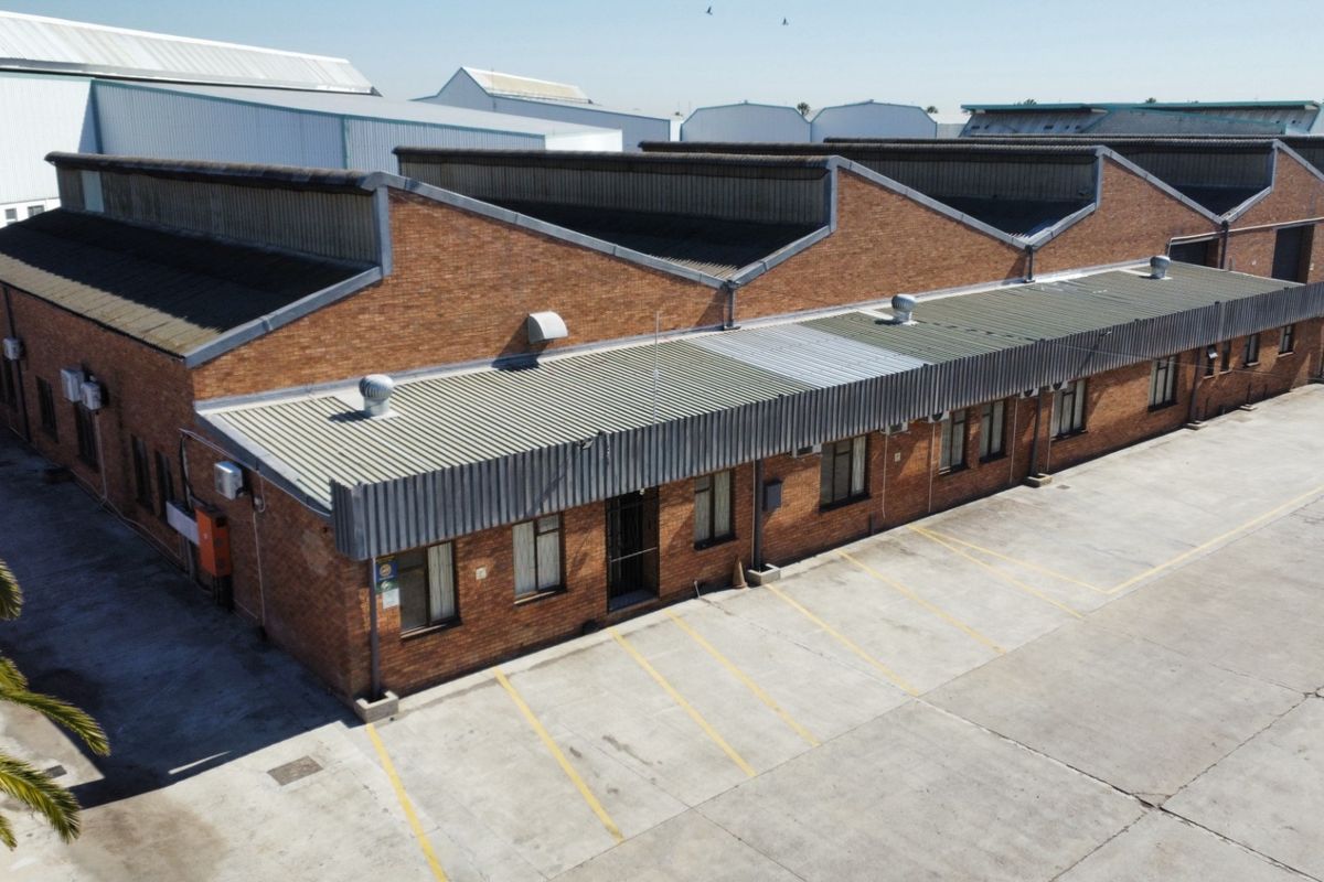Prime Located  2,500m2 Warehouse To Let in Montague Gardens, Cape Town |  1,500m2 Secure Yard - Photo 3