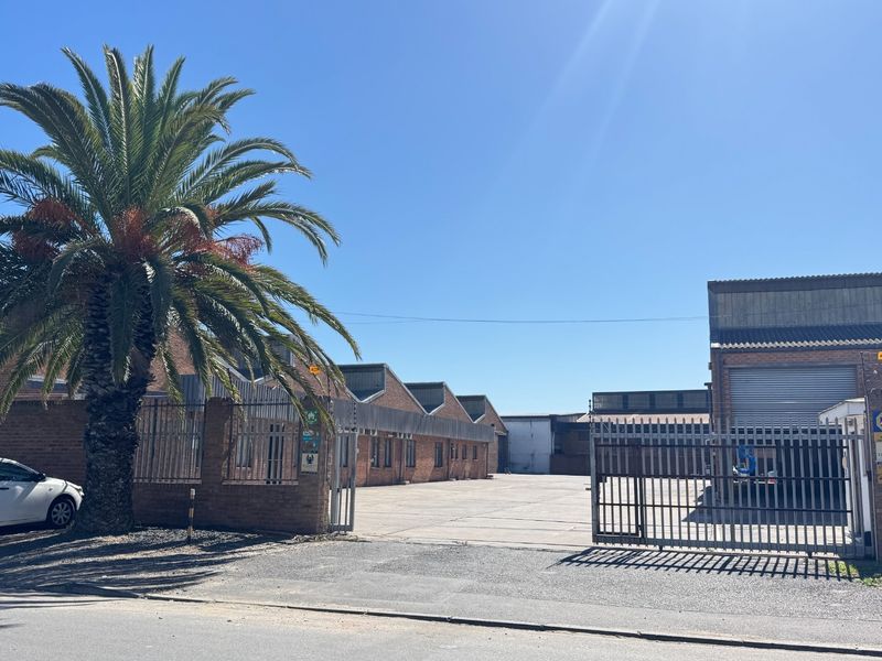Prime Located  2,500m2 Warehouse To Let in Montague Gardens, Cape Town |  1,500m2 Secure Yard - Photo 5