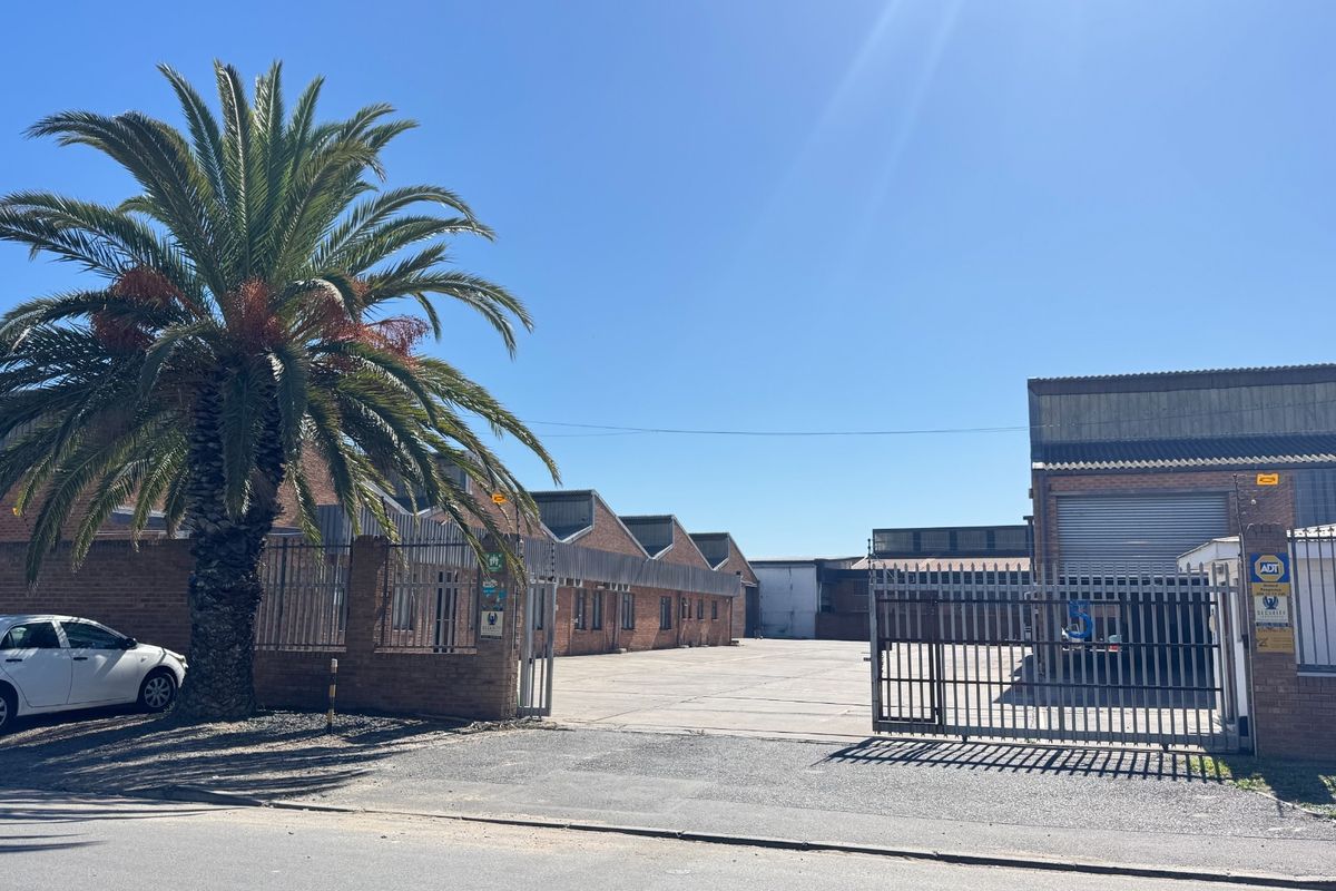 Prime Located  2,500m2 Warehouse To Let in Montague Gardens, Cape Town |  1,500m2 Secure Yard - Photo 5