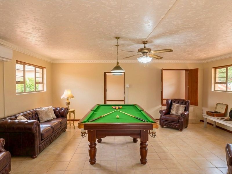 Spacious Family Home with Flatlet and Pool in Amalinda North - Photo 7