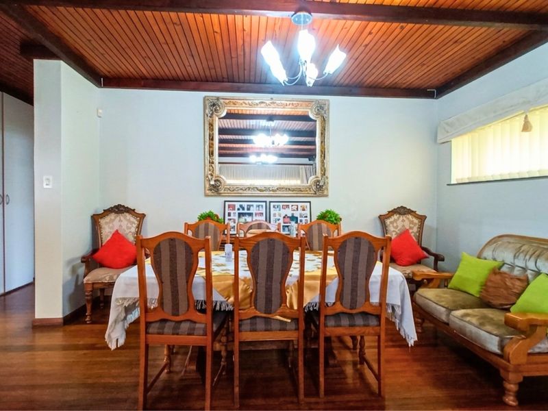 Spacious Family Home with Flatlet and Pool in Amalinda North - Photo 6