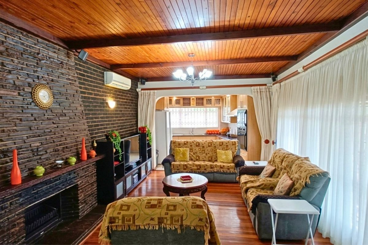 Spacious Family Home with Flatlet and Pool in Amalinda North - Photo 4
