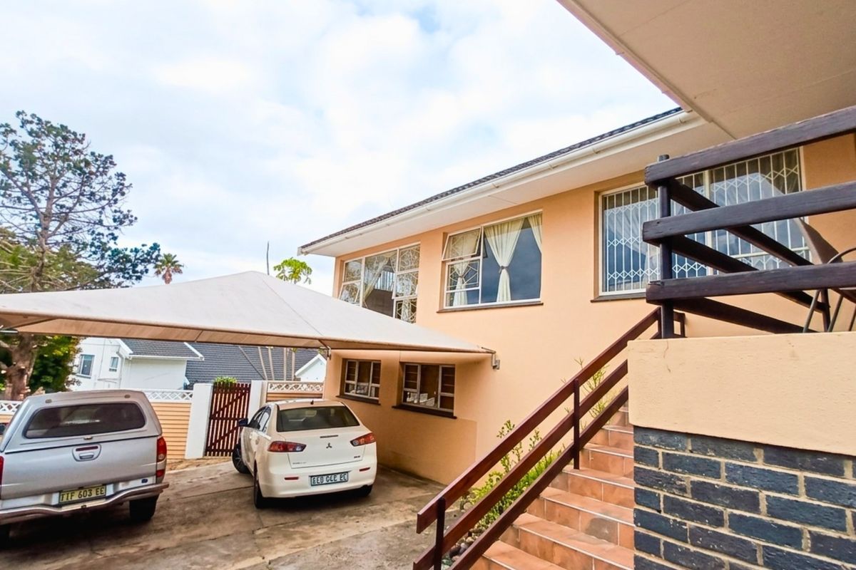 Spacious Family Home with Flatlet and Pool in Amalinda North - Photo 3