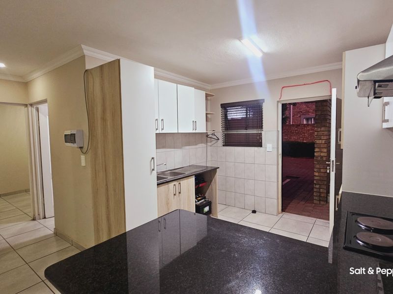 2 Bedroom Townhouse To Rent in Montana, Pretoria - Photo 6