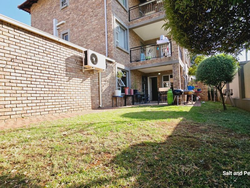 2 Bedroom Townhouse To Rent in Montana, Pretoria - Photo 1