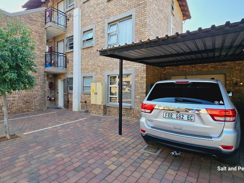 2 Bedroom Townhouse To Rent in Montana, Pretoria - Photo 3