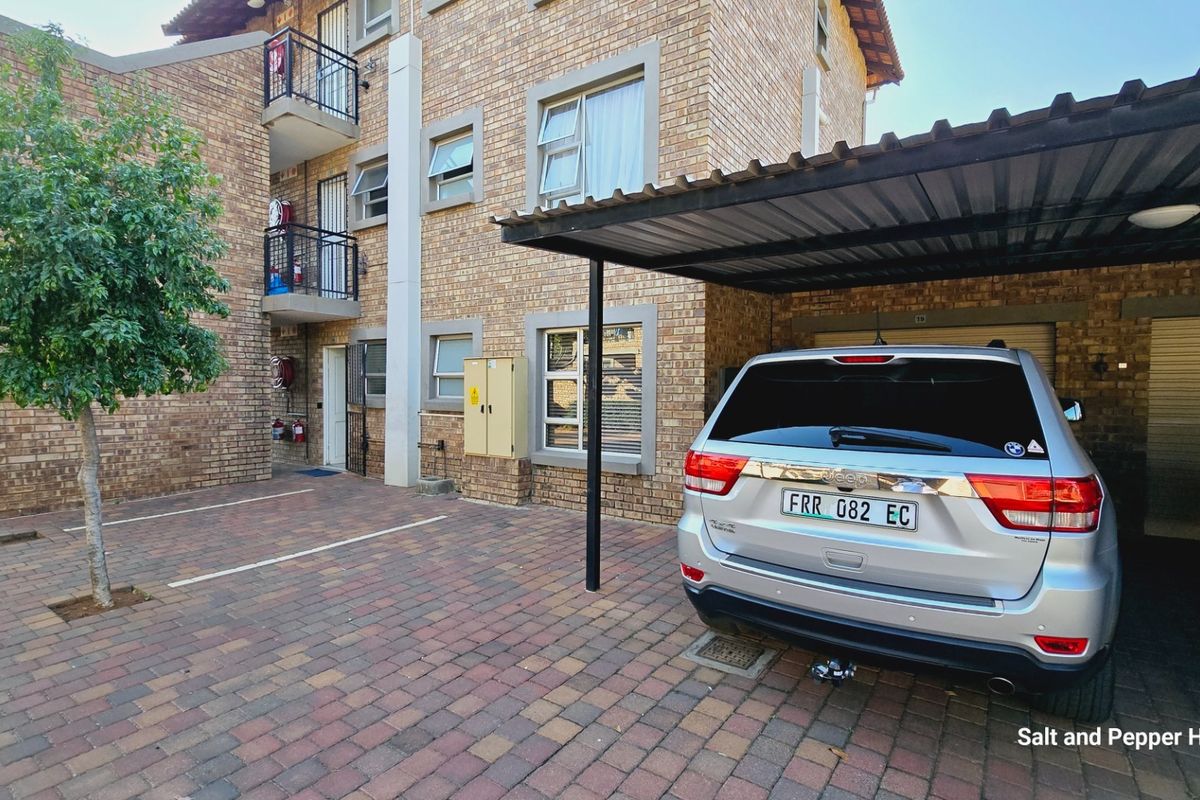 2 Bedroom Townhouse To Rent in Montana, Pretoria - Photo 3