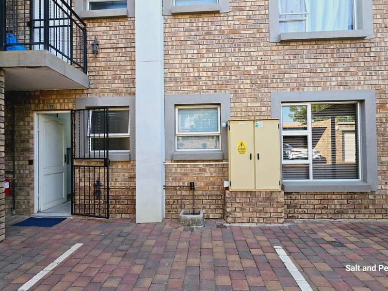 2 Bedroom Townhouse To Rent in Montana, Pretoria - Photo 2
