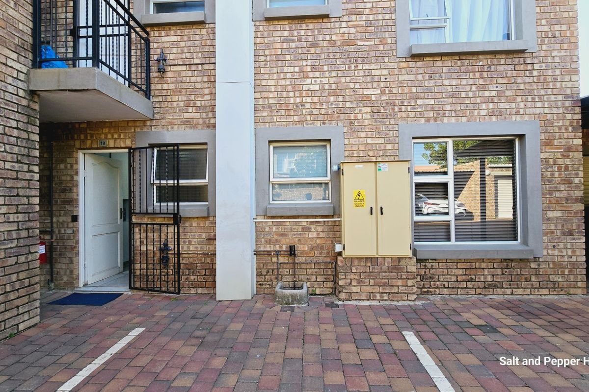 2 Bedroom Townhouse To Rent in Montana, Pretoria - Photo 2