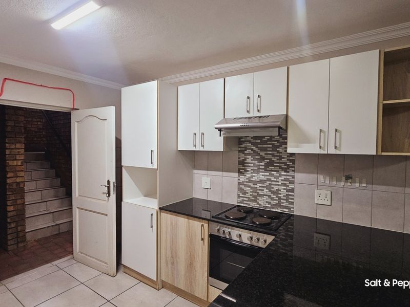 2 Bedroom Townhouse To Rent in Montana, Pretoria - Photo 4