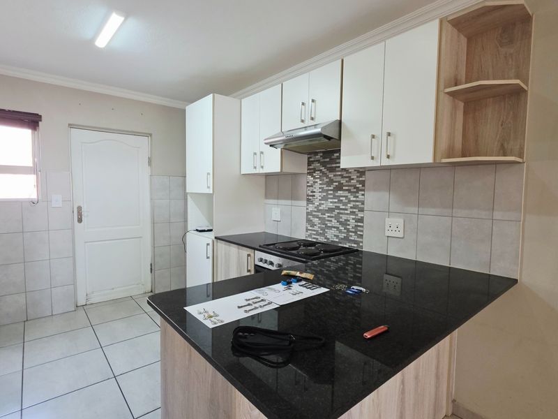 2 Bedroom Townhouse To Rent in Montana, Pretoria - Photo 9