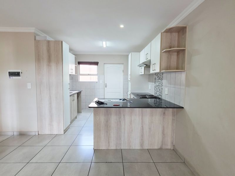2 Bedroom Townhouse To Rent in Montana, Pretoria - Photo 8
