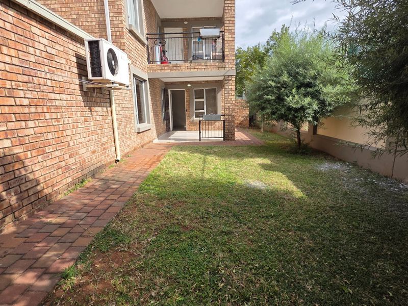 2 Bedroom Townhouse To Rent in Montana, Pretoria - Photo 2