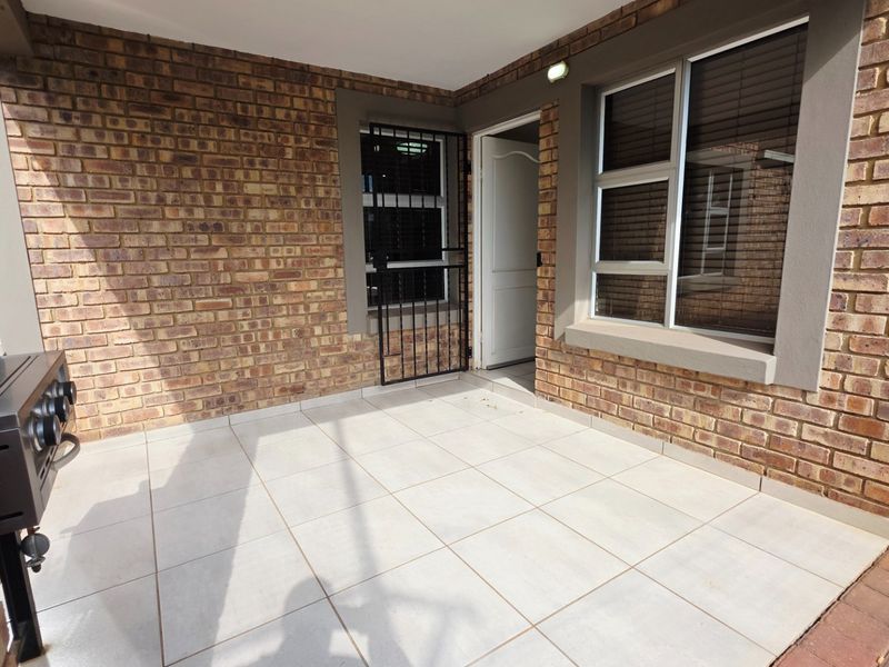 2 Bedroom Townhouse To Rent in Montana, Pretoria - Photo 6