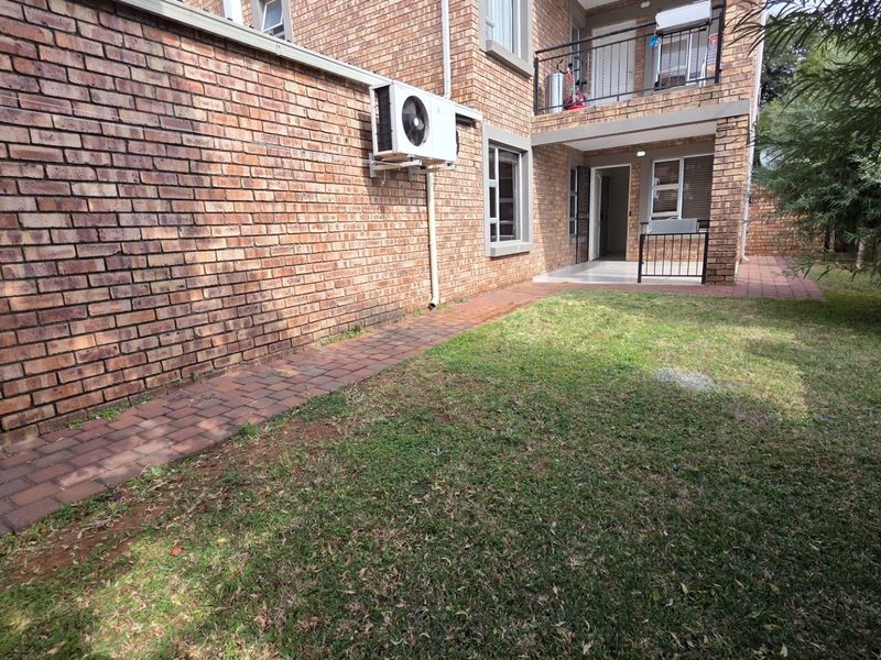 2 Bedroom Townhouse To Rent in Montana, Pretoria - Photo 4