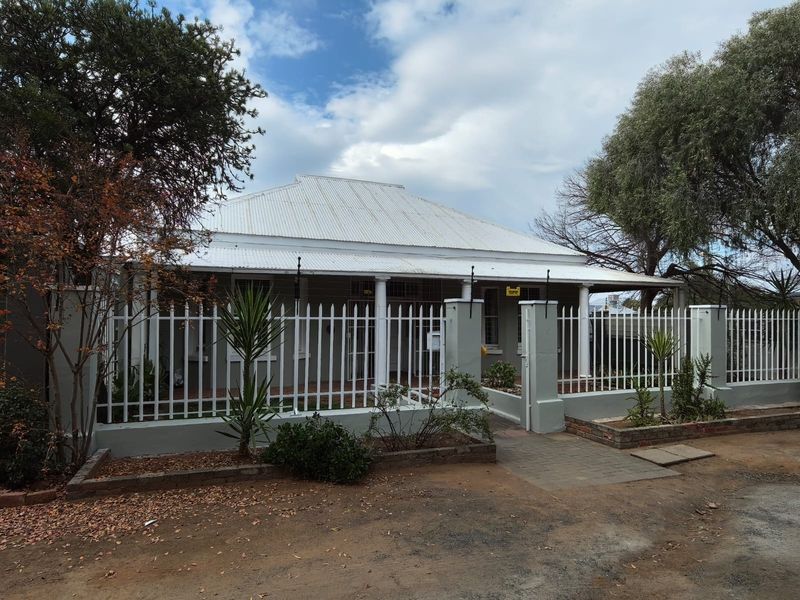 Welcome Home: The Perfect Blend of Comfort, Space, and Security in Beaconsfield, Kimberley - Photo 1