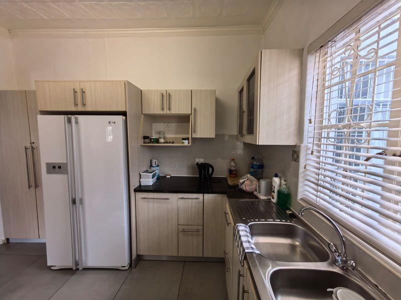 Welcome Home: The Perfect Blend of Comfort, Space, and Security in Beaconsfield, Kimberley - Photo 5