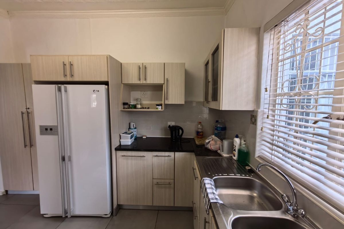 Welcome Home: The Perfect Blend of Comfort, Space, and Security in Beaconsfield, Kimberley - Photo 5