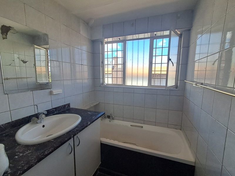 2-Bedroom Apartment with Balcony and Comfortable Living Space - Photo 10