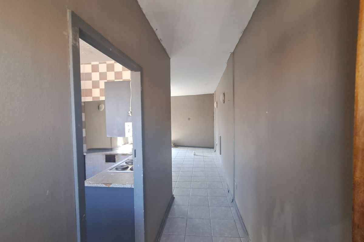 2-Bedroom Apartment with Balcony and Comfortable Living Space - Photo 2