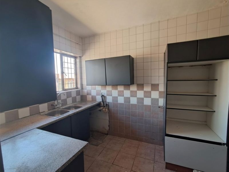 2-Bedroom Apartment with Balcony and Comfortable Living Space - Photo 4