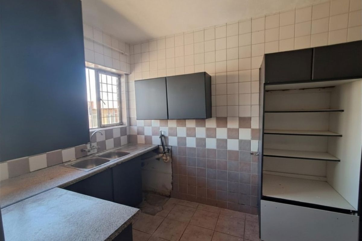 2-Bedroom Apartment with Balcony and Comfortable Living Space - Photo 4