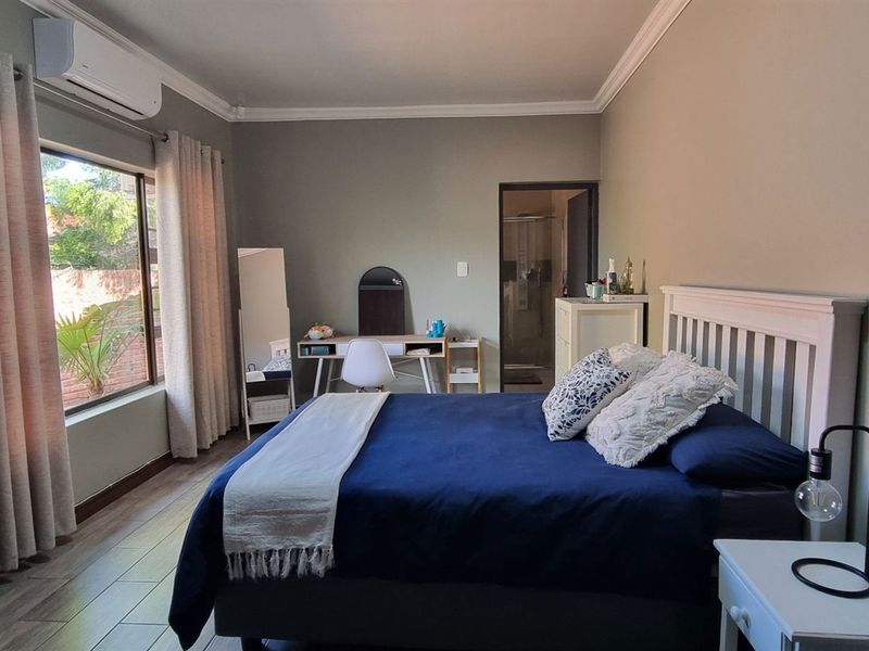 A Sanctuary of Modern Luxury: Your Dream Home Awaits in Monument Heights, Kimberley - Photo 9