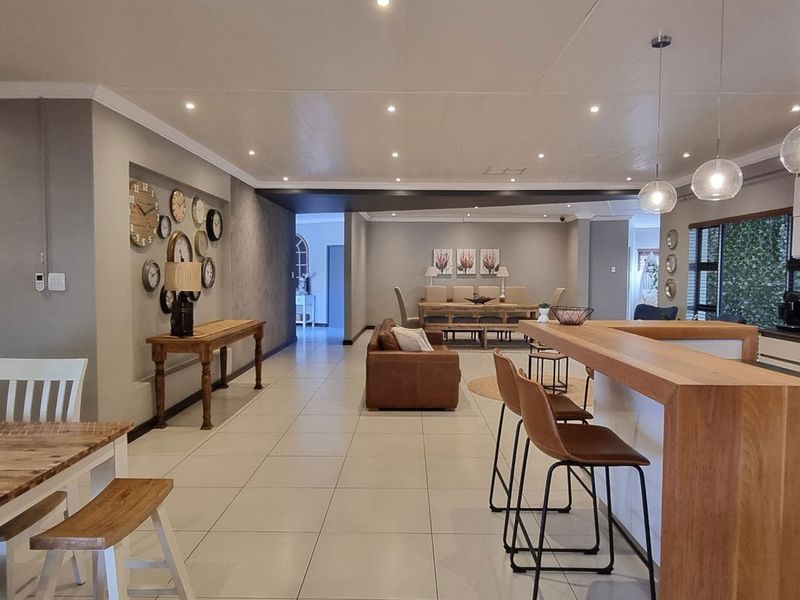 A Sanctuary of Modern Luxury: Your Dream Home Awaits in Monument Heights, Kimberley - Photo 7