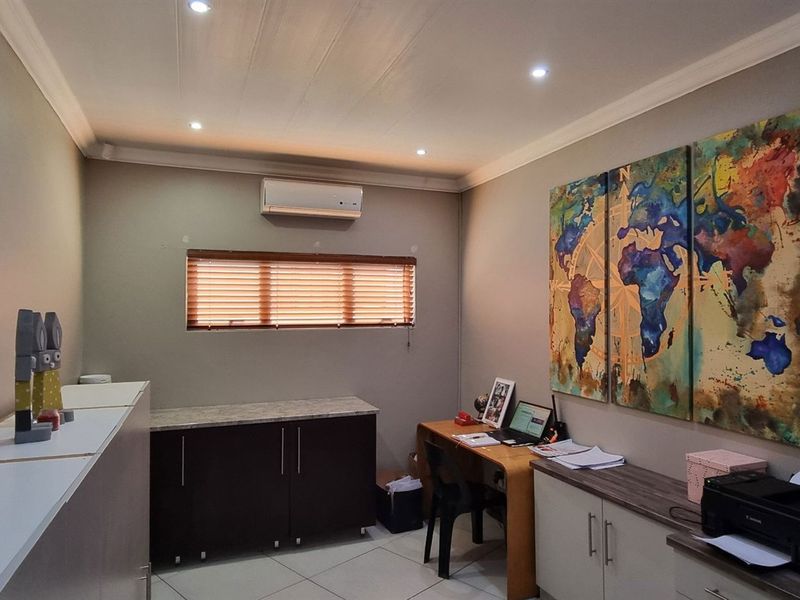 A Sanctuary of Modern Luxury: Your Dream Home Awaits in Monument Heights, Kimberley - Photo 6