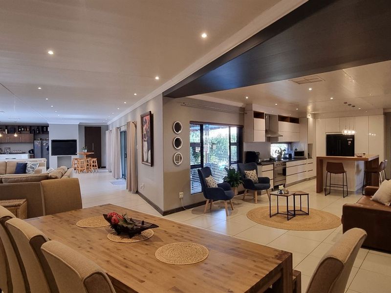 A Sanctuary of Modern Luxury: Your Dream Home Awaits in Monument Heights, Kimberley - Photo 2